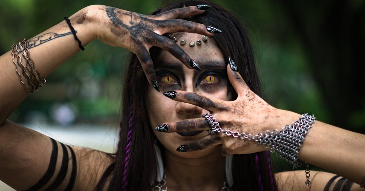 découvrez l'univers fascinant des piercings, une forme d'expression personnelle qui allie style et originalité. explorez les différents types de piercings, des conseils d'entretien, et les dernières tendances pour personnaliser votre look.
