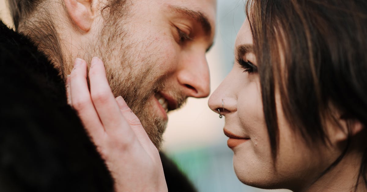 découvrez l'art du piercing romantique, une fusion parfaite entre esthétique et émotion. sublimez votre style avec des piercings délicats qui expriment vos sentiments et ajoutent une touche d'élégance à votre look. explorez nos créations uniques et laissez-vous séduire par l'univers du piercing romantique.
