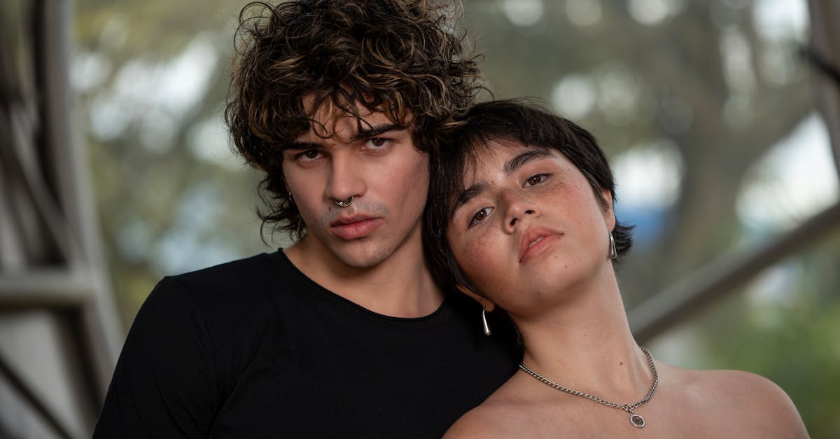 découvrez l'univers du piercing romantique, une tendance délicate et élégante qui allie amour et esthétique. explorez nos créations uniques pour exprimer vos émotions à travers des bijoux envoûtants, conçus pour sublimer votre style et vos moments spéciaux.