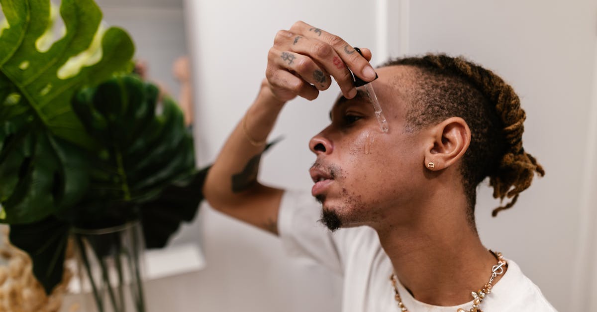 découvrez nos conseils essentiels pour prendre soin de vos piercings et assurer une guérison rapide et sans complications. apprenez les meilleures pratiques d'entretien et les produits recommandés pour garder vos piercings sains et esthétiques.