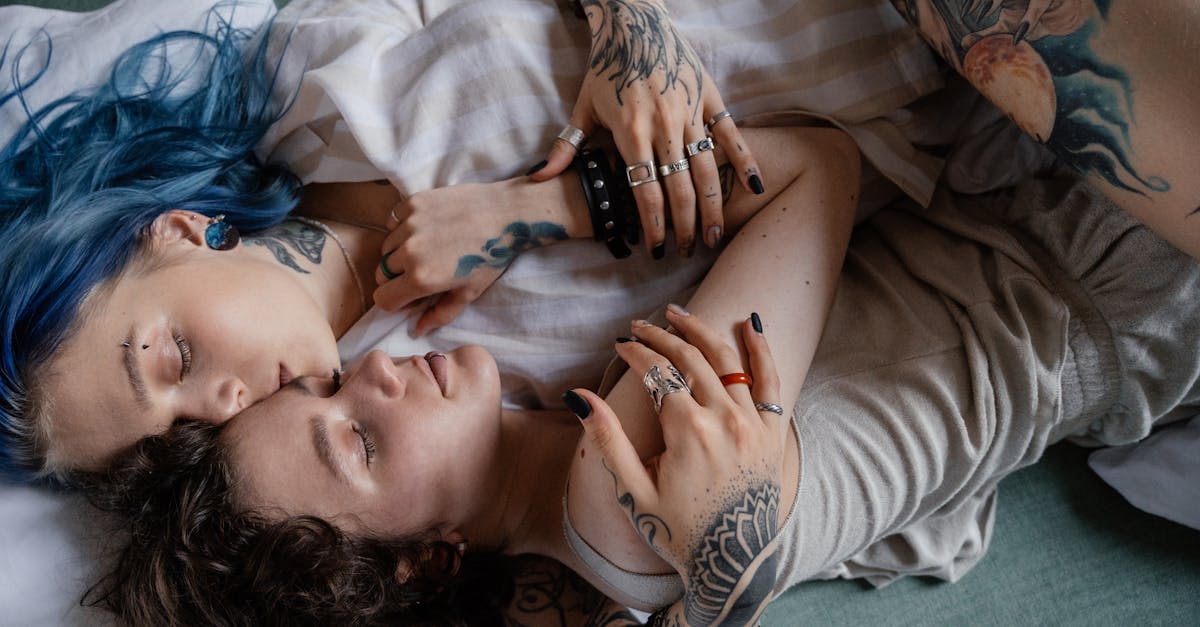 découvrez l'univers des piercings : tendances, soins et conseils pour embellir votre style. explorez notre sélection variée et trouvez l'inspiration pour votre prochain bijou corporel.