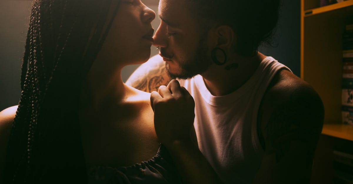 découvrez nos conseils essentiels pour le soin des piercings. apprenez à nettoyer, protéger et favoriser la guérison de vos piercings afin de prévenir les infections et assurer un look impeccable.