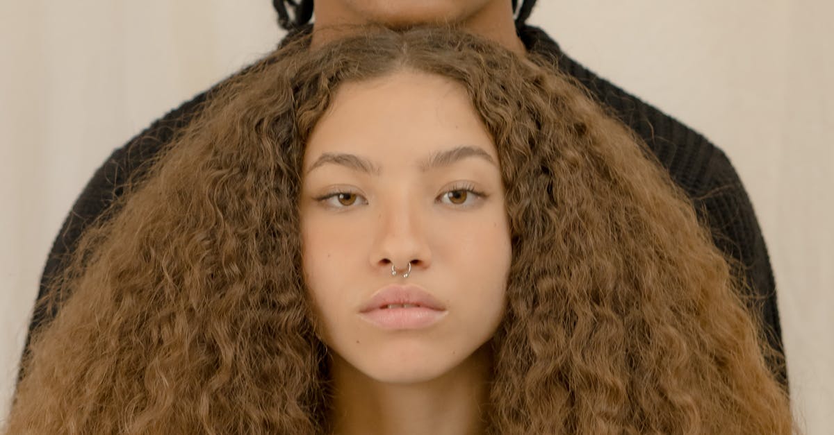 découvrez le monde fascinant du piercing exploratoire, une tendance audacieuse et unique pour personnaliser votre style. apprenez-en davantage sur les différentes techniques, les types de piercings disponibles et les conseils d'entretien pour une expérience sûre et réussie.