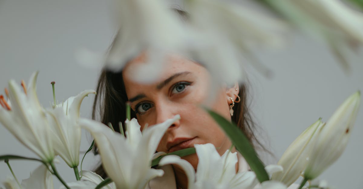 découvrez le monde fascinant des piercings exploratoires, une forme d'art corporel qui repousse les limites de la créativité et de l'expression personnelle. apprenez-en davantage sur les techniques, les styles et les précautions à prendre pour une expérience de piercing à la fois unique et sécurisée.