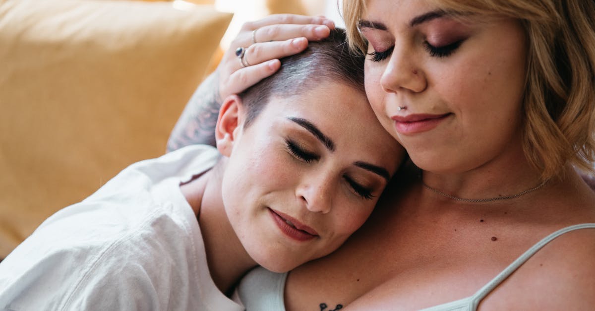 découvrez nos conseils essentiels pour le soin de vos piercings. apprenez comment nettoyer, protéger et maintenir la santé de vos piercings pour éviter les infections et favoriser une guérison rapide.