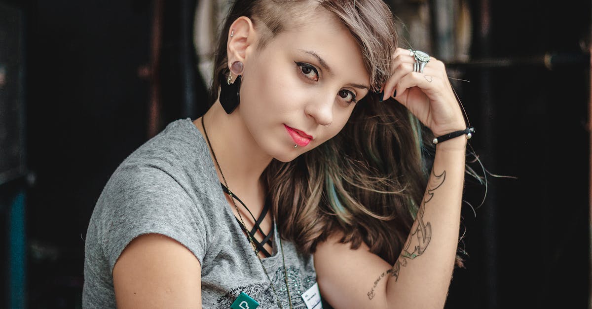 découvrez l'univers du piercing avec nos conseils sur les tendances, les soins et les significations derrière chaque bijou. que vous soyez novice ou expert, trouvez l'inspiration pour votre prochain piercing et assurez-vous de le porter avec style et sécurité.