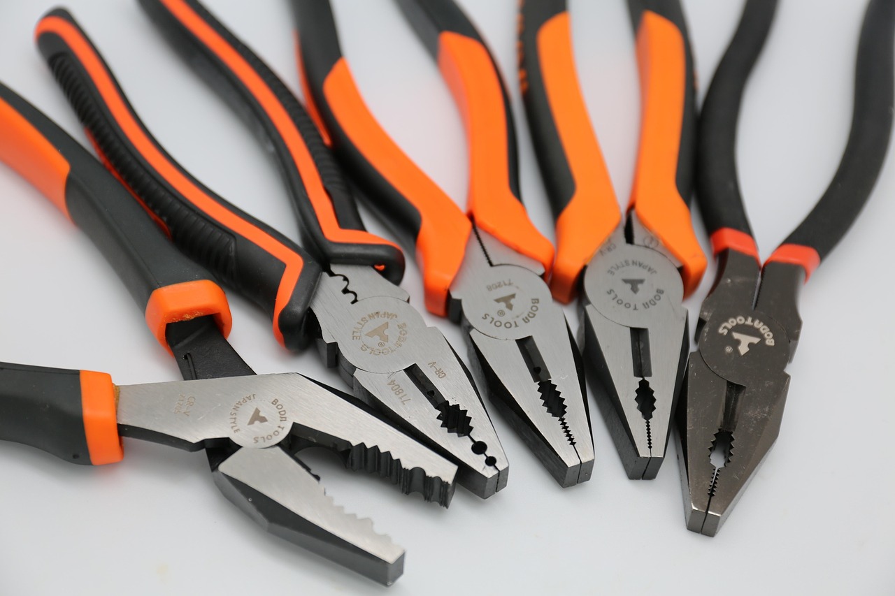 Pince piercing : guide complet pour bien choisir et utiliser cet outil indispensable