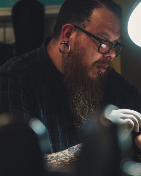 découvrez l'univers des piercings : tendances, conseils et soins. que vous soyez novice ou passionné, trouvez des informations sur les différents types de piercings et adoptez le style qui vous correspond.